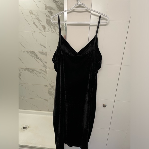 Design Lab Black Velour Dress - Picture 2 of 3